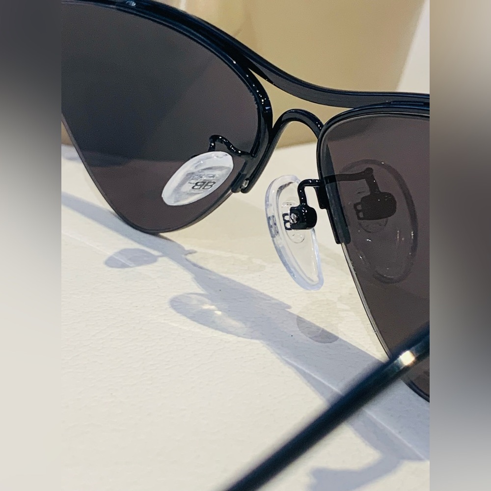 New Women’s Balenciaga Sunglasses - Picture 9 of 12